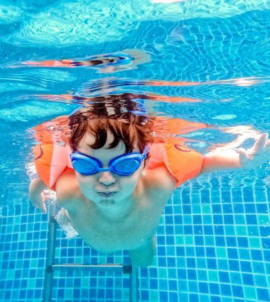 Kids swimming lessons in Dubai